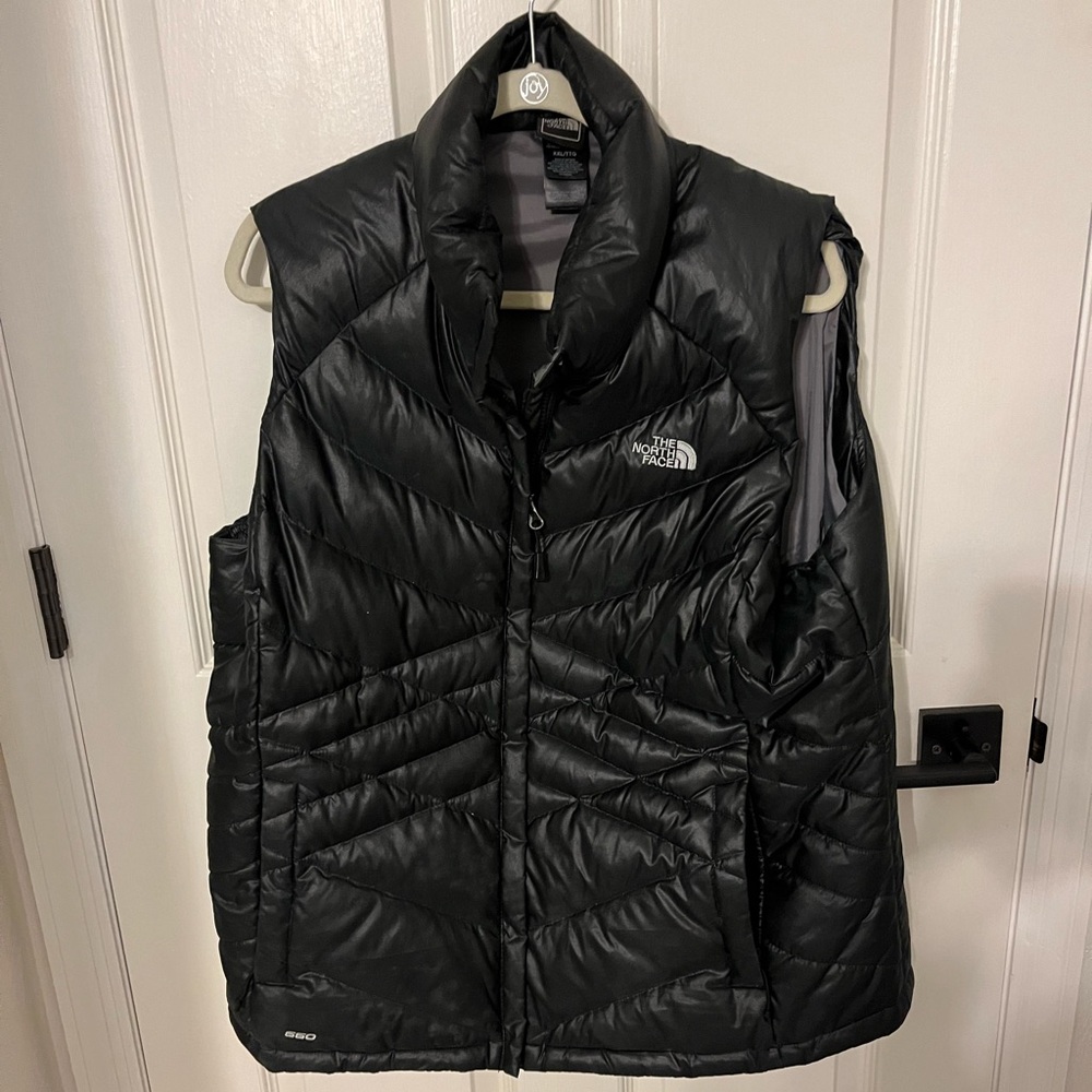 Black, worn 6 times, warm, down TNF Vest.